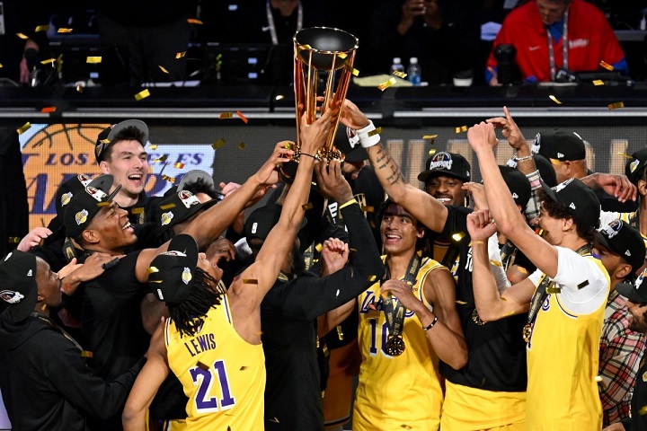 Die Los Angeles Lakers gewinnen die erste Midseason-Meistertrophäe in der Franchise-Geschichte